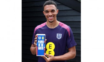 Arnold uwielbia grać dla Anglii