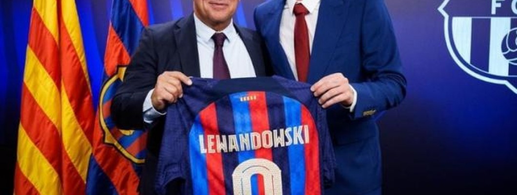Barcelona już sprzedaje koszulkę nr 9 Lewandowskiego