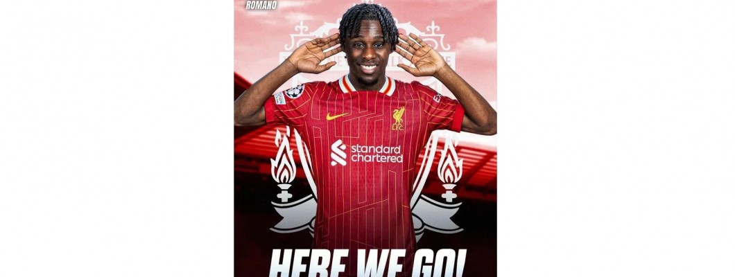 Przynosi koszulkę z numerem 30 do Liverpoolu